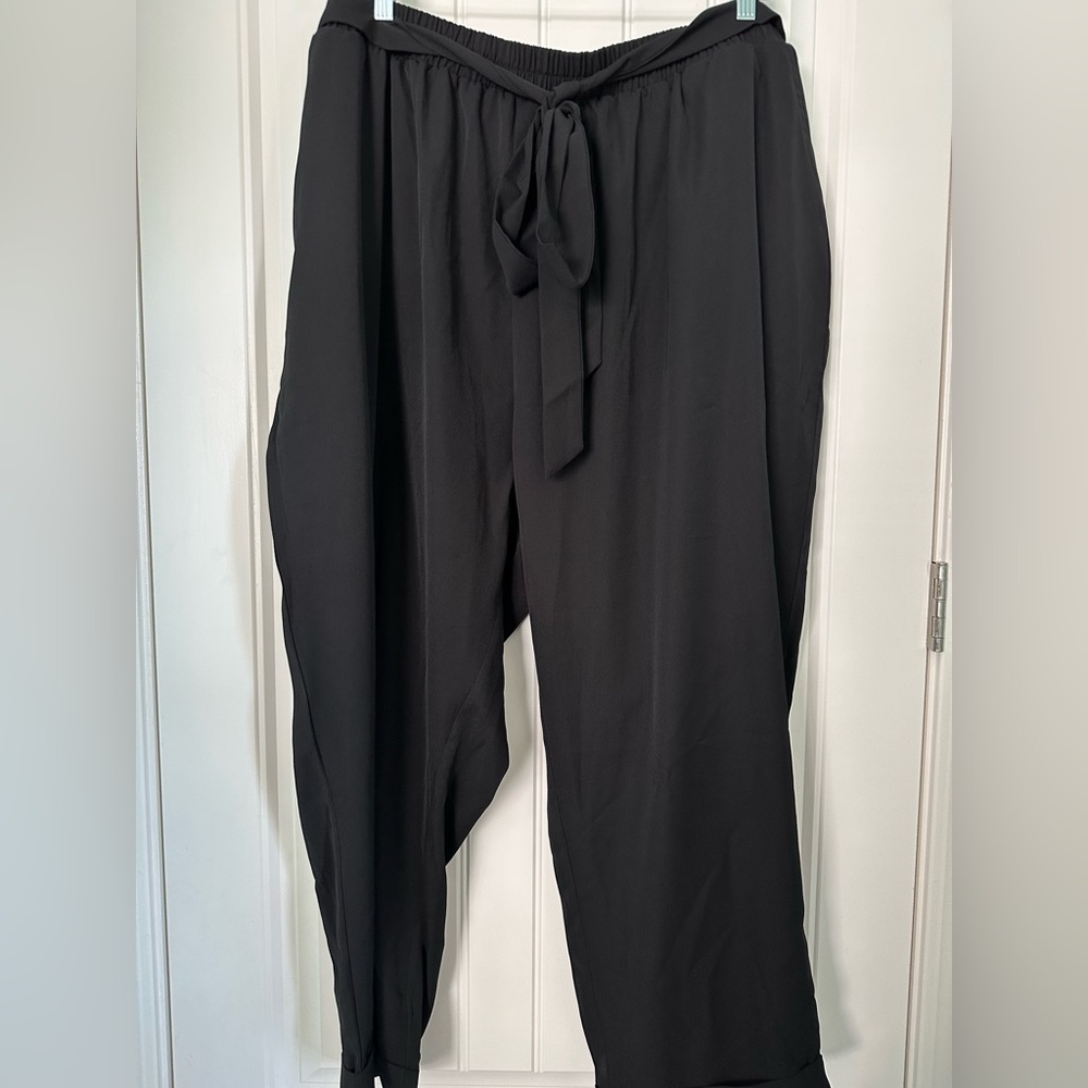 NWT BloomChic black pant with belt and pockets
